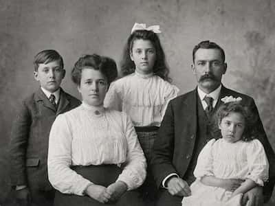Light black-and-white archive photo restoration preset preview